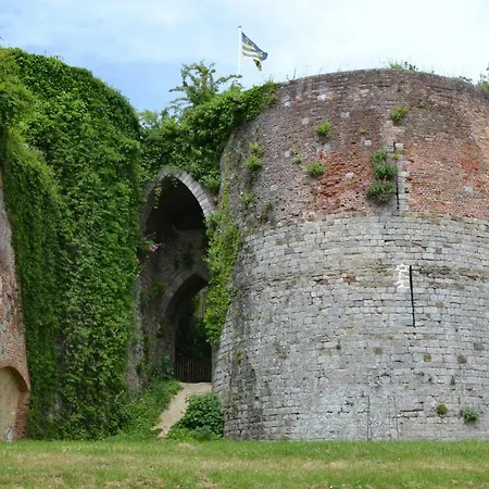 De Jeunesse-la Hulotte * Montreuil (Pas-de-Calais)